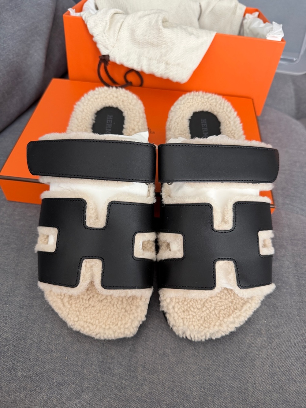 Hermes Chypre sandal Shearling black 38